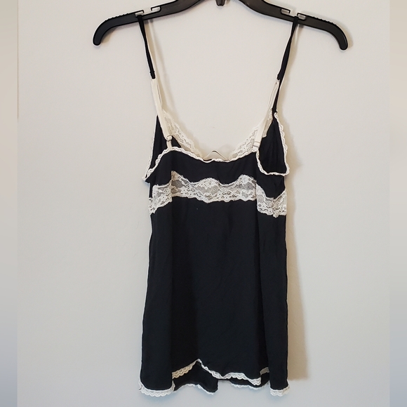 Vintage Victoria's Secret Black and Cream Lace Chemisole and Shorts Set - Picture 4 of 7